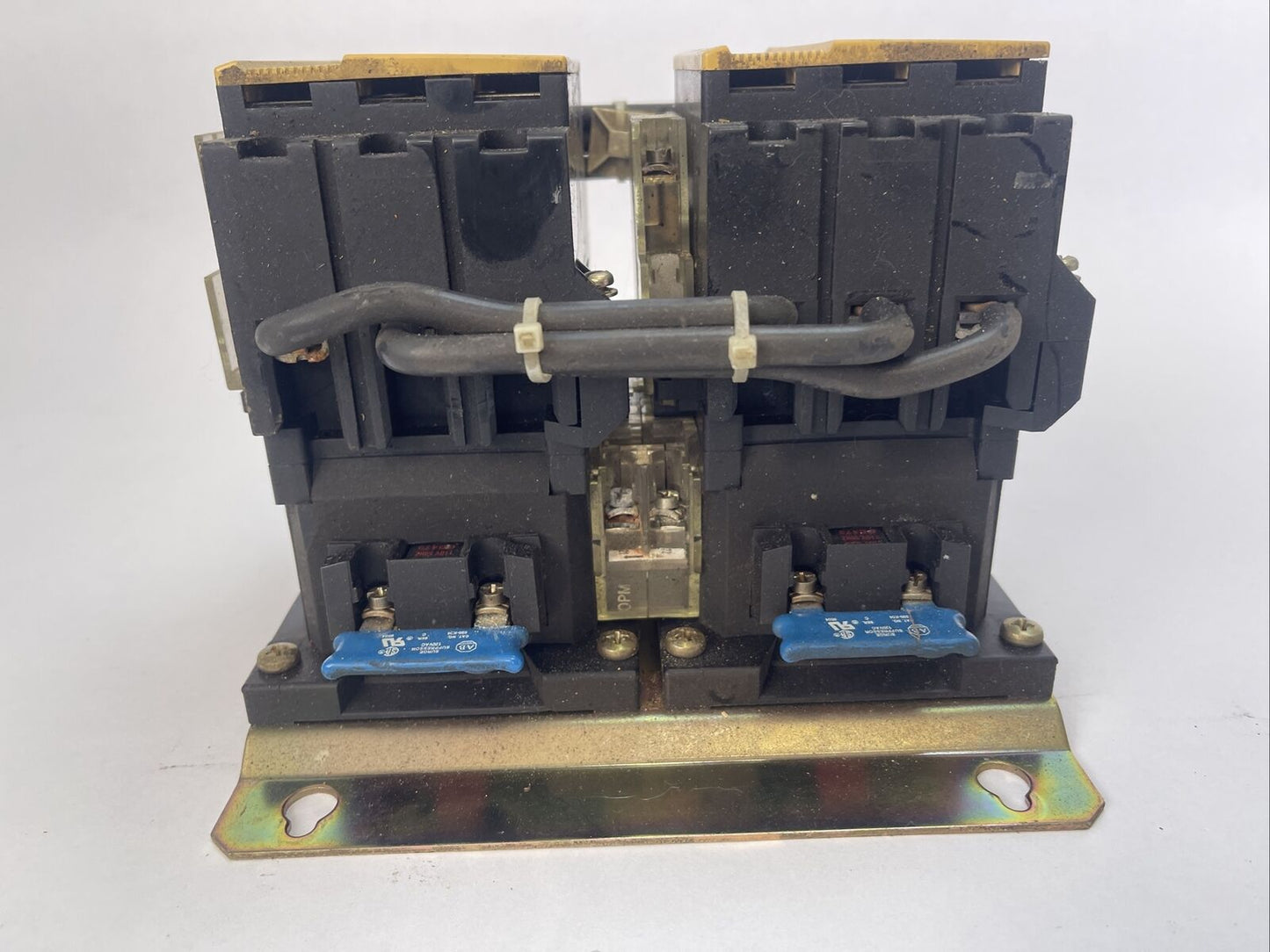 ALLEN BRADLEY 104-A60ND3 REVERSING CONTACTOR SER C 60AMP 600VAC 3PHASE 50HP