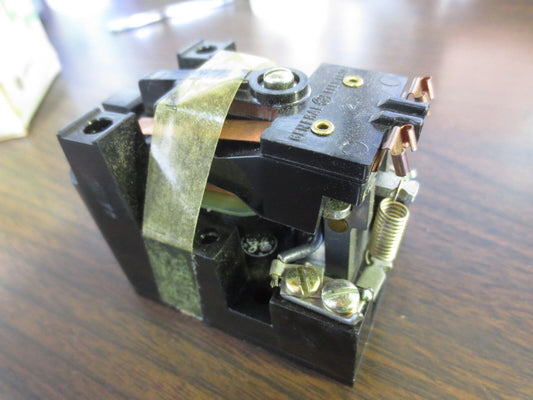 GENERAL ELECTRIC CR2790E100C8 GENERAL PURPOSE RELAY, 10A 24V 60Hz - NEW SURPLUS