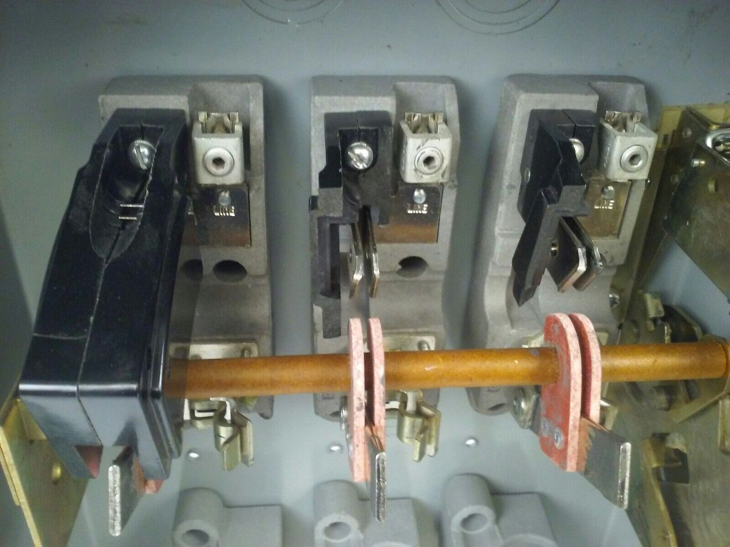 FPE 1132R FUSIBLE HEAVY DUTY SAFETY SWITCH 3P, 100A, 240VAC, 4 WIRE, 30HP
