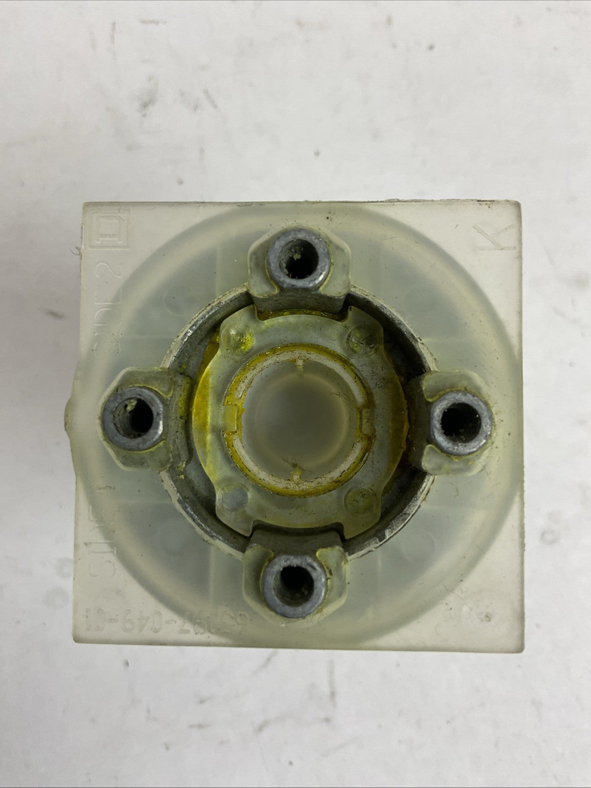 SQUARE D 9001KR24R MUSHROOM BUTTON OPERATOR HAS CRACKS IN THE RED BUTTON