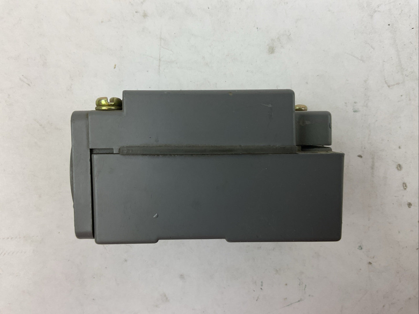 CUTLER HAMMER E50SB SWITCH BODY SERIES A2 E50RB RECEPTACLE SERIES A1