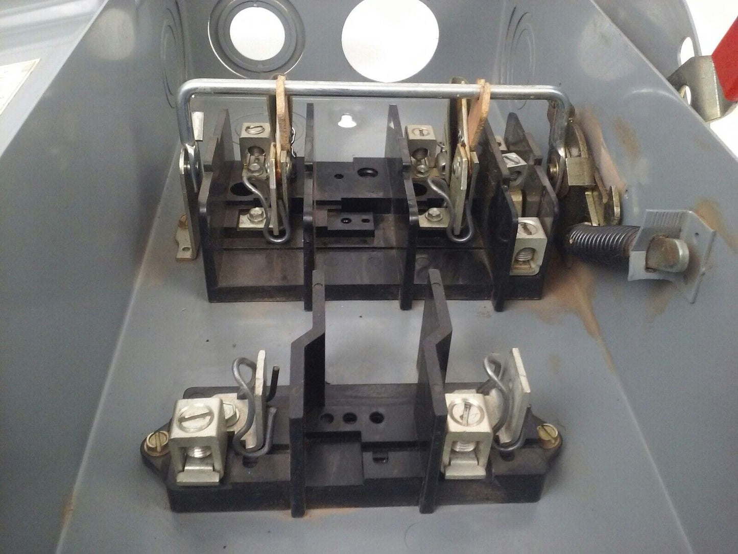 CUTLER HAMMER DG223NGB FUSIBLE SAFETY SWITCH 2P 100A 240V 15HP TYPE 1 ENCLOSURE