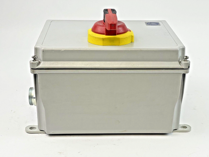 ALLEN-BRADLEY - 194R-KC30-1753-PY SER.B - ENCLOSED MOLDED CASE SWITCH REV. 6-74