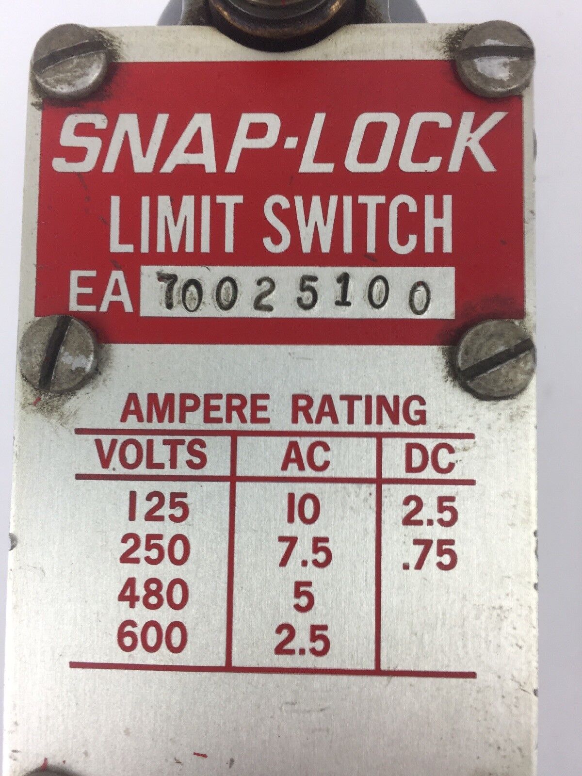 NAMCO CONTROL SNAP-LOCK EA70025100 LIMIT SWITCH 600 VAC 250 VDC