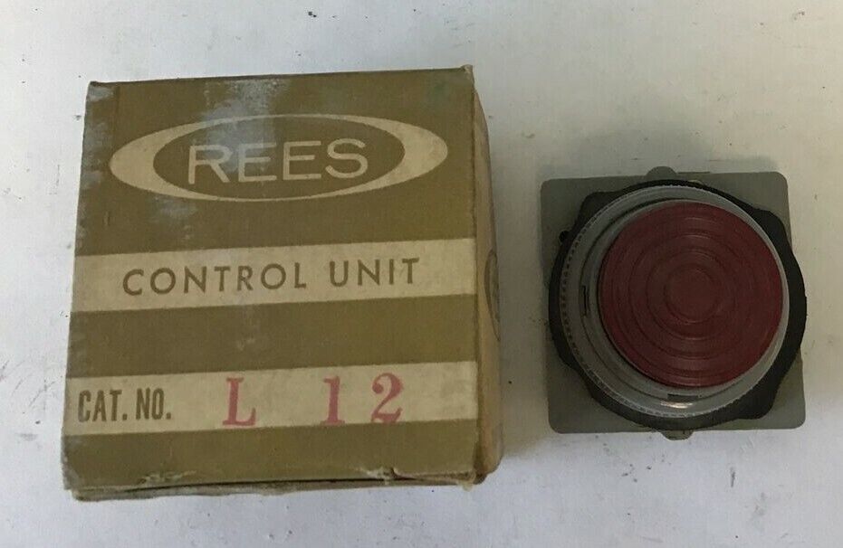 REES L12 PLASTIC PUSHBUTTON RED