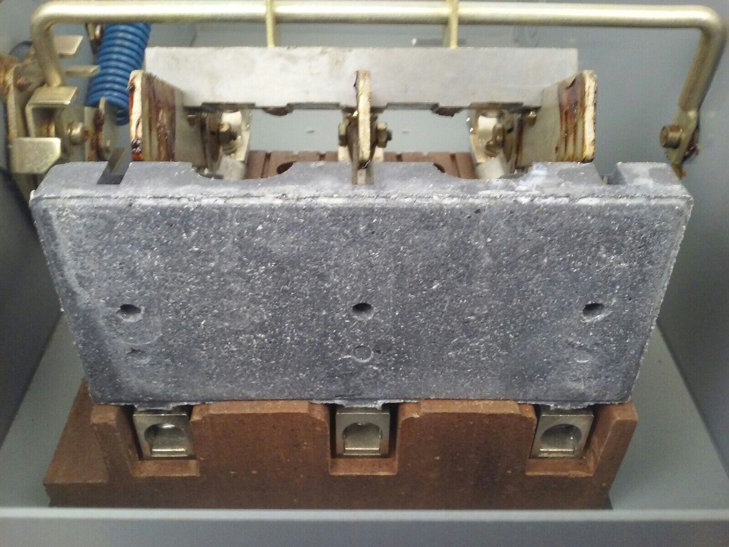 WESTINGHOUSE HU324 NON FUSIBLE SAFETY SWITCH 3P, 200A, 240V, NEMA 1 INDOOR, 50HP