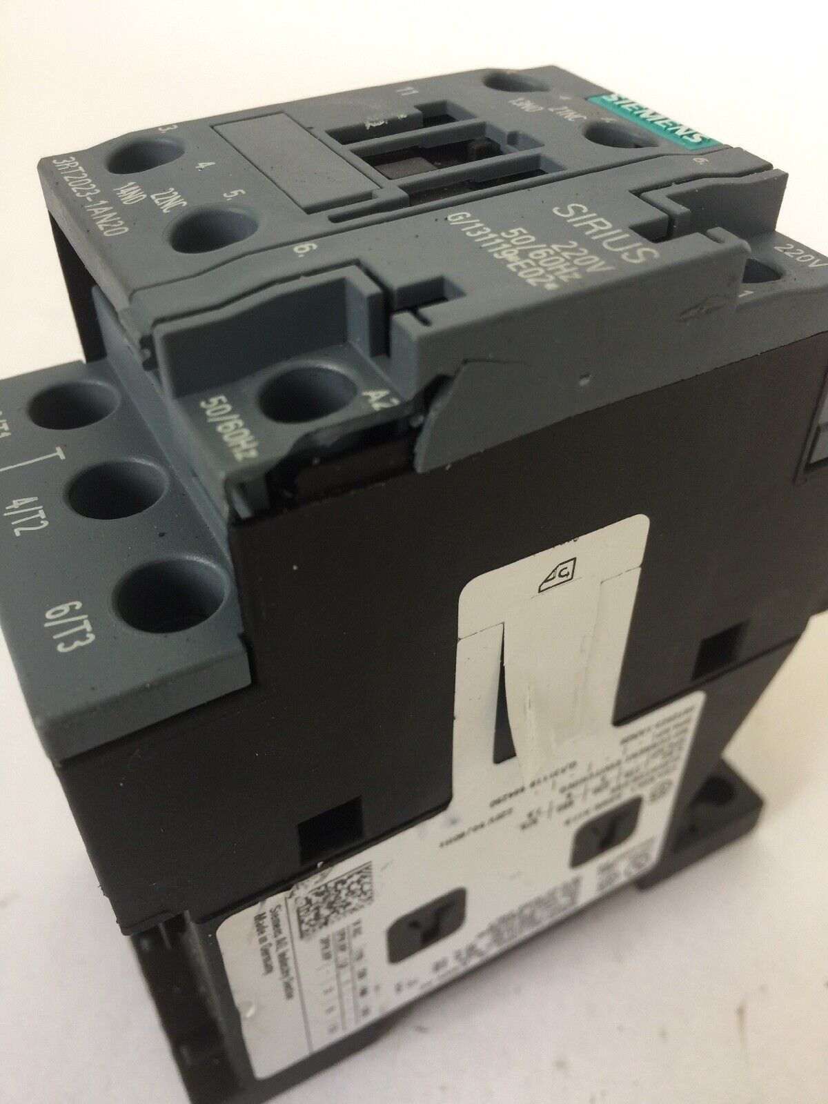 SIEMENS 3RT2023-1AN20 CONTACTOR 600VAC 3 POLE SIRIUS G/131119*E02* 220V 50/60HZ