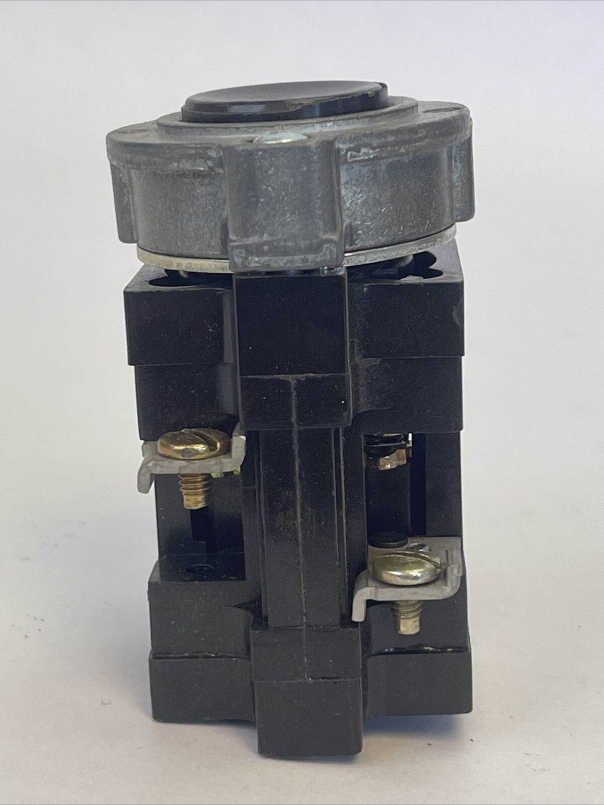 CUTLER HAMMER 10250H479-12 1077 PUSHBUTTON OPERATOR BLACK P.B. BASE MTG.