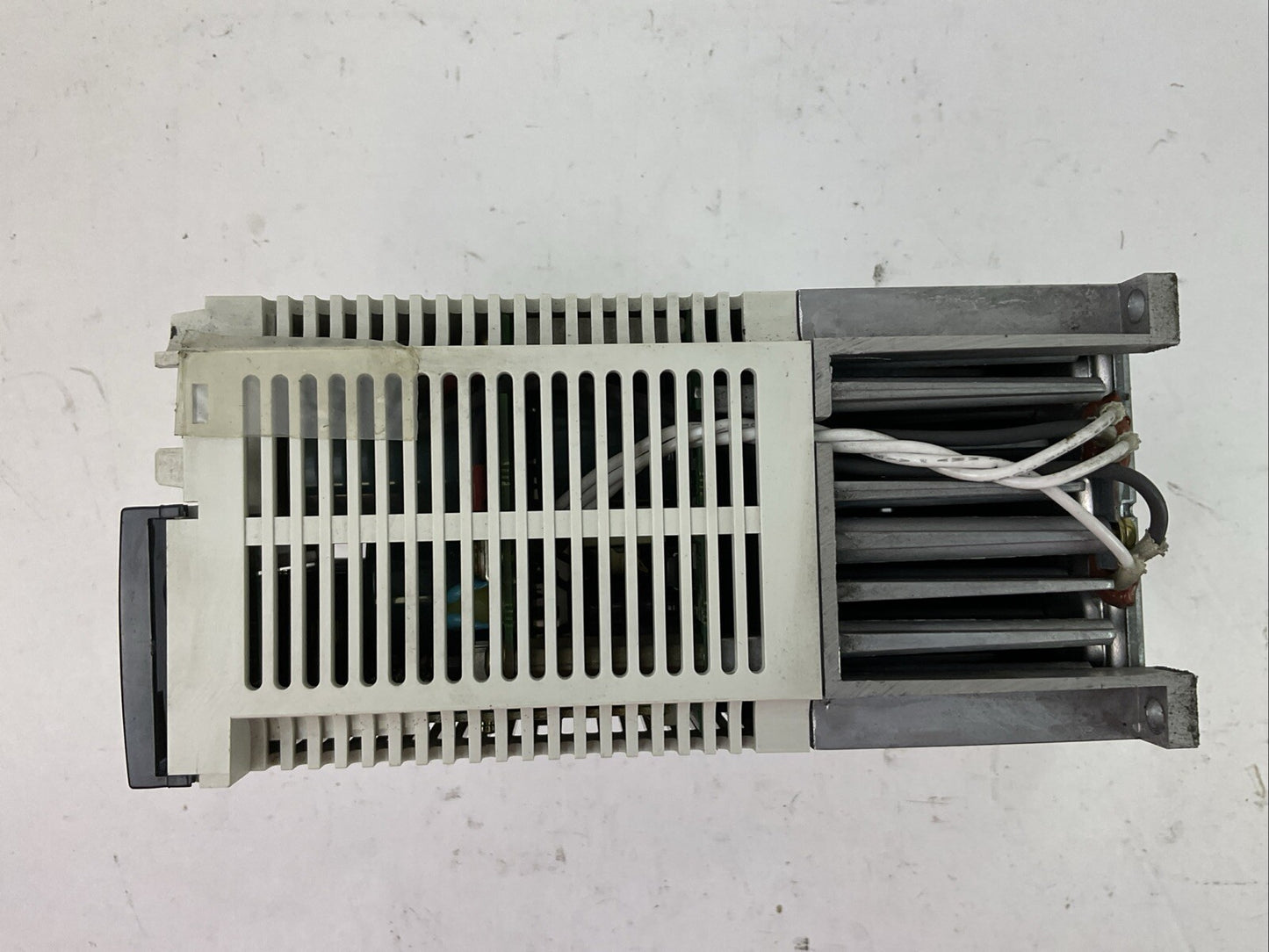 MITSUBISHI MR-J2S-200B-S030 AC SERVO OUTPUT 170V 11A INPUT 200-230V POWER 2kW