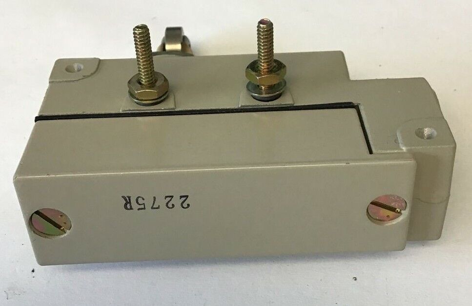 OMRON ZE-Q21-2S LIMIT SWITCH 250VDC 480VAC 15A 1/2HP