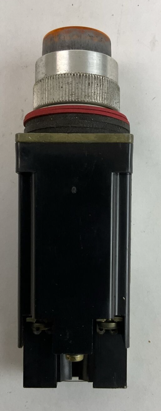 ALLEN BRADLEY 800MR-QB24S SER D PUSH BUTTON 24V 800M-XAK SER A 600VAC (LOT OF 2)