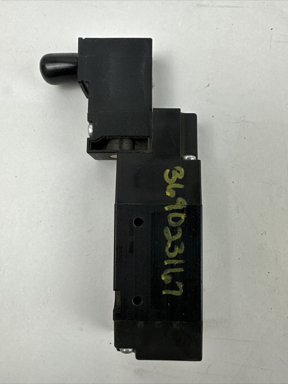 PARKER B3G0BB553C SOLENOID VALVE 145PSI P2E-KV31F 120V 60HZ 1.6VA