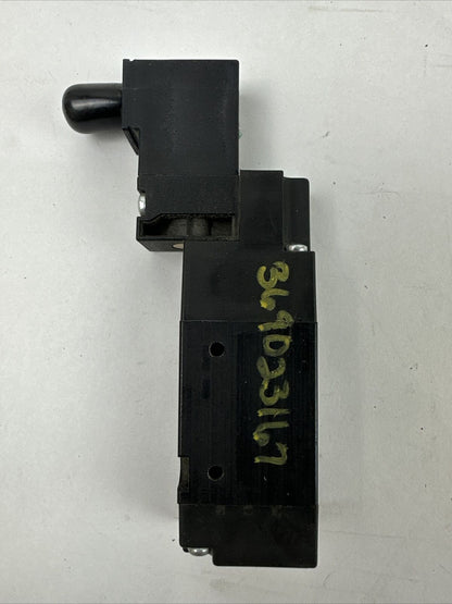 PARKER B3G0BB553C SOLENOID VALVE 145PSI P2E-KV31F 120V 60HZ 1.6VA