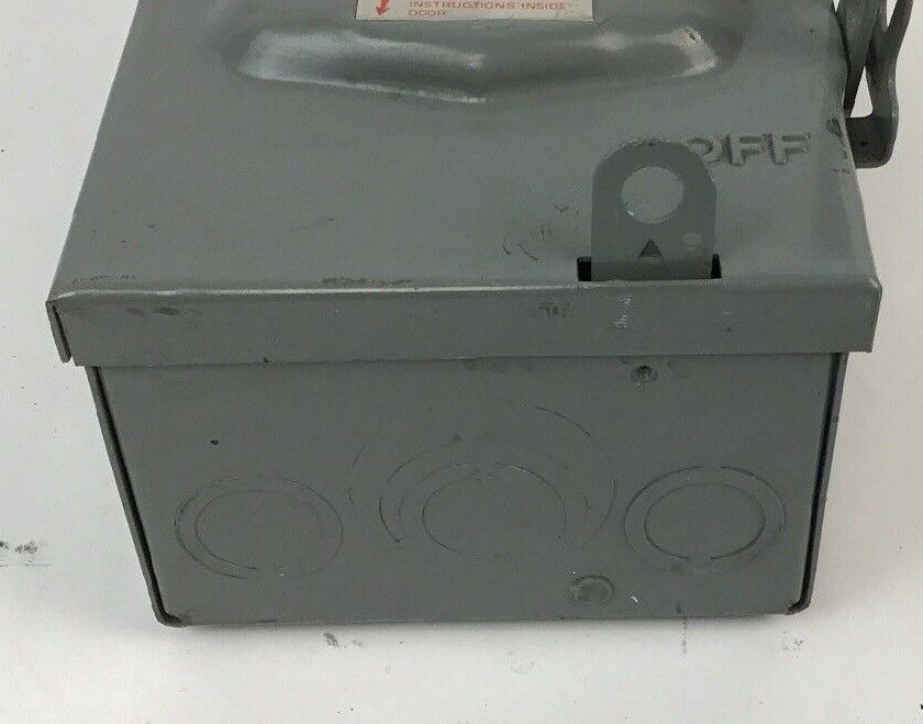 SQUARE D D-211-NRB SAFETY SWITCH 30AMP 120/240VAC 3PH 3HP MAX. SER.E1 RAINPROOF