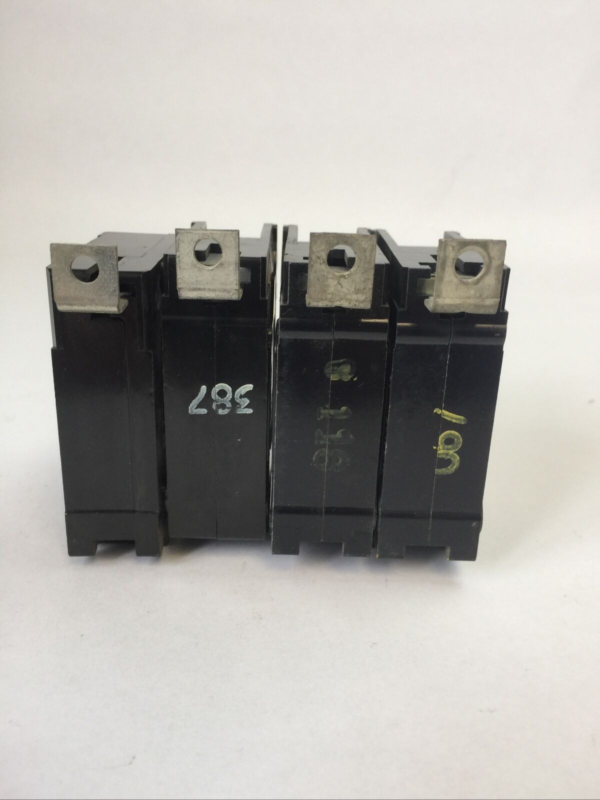 CHALLENGER/SYLVANIA BQ1C015 CIRCUIT BREAKER 1POLE 15AMP 120/240VAC (LOT OF 4)