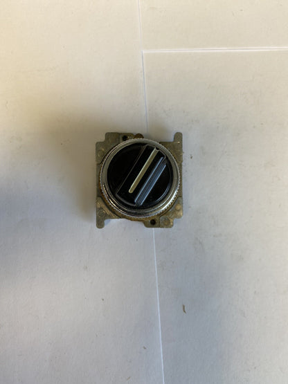 Cutler-Hammer 10250T1422 Heavy Duty Oil-tight 3 Position Selector Switch