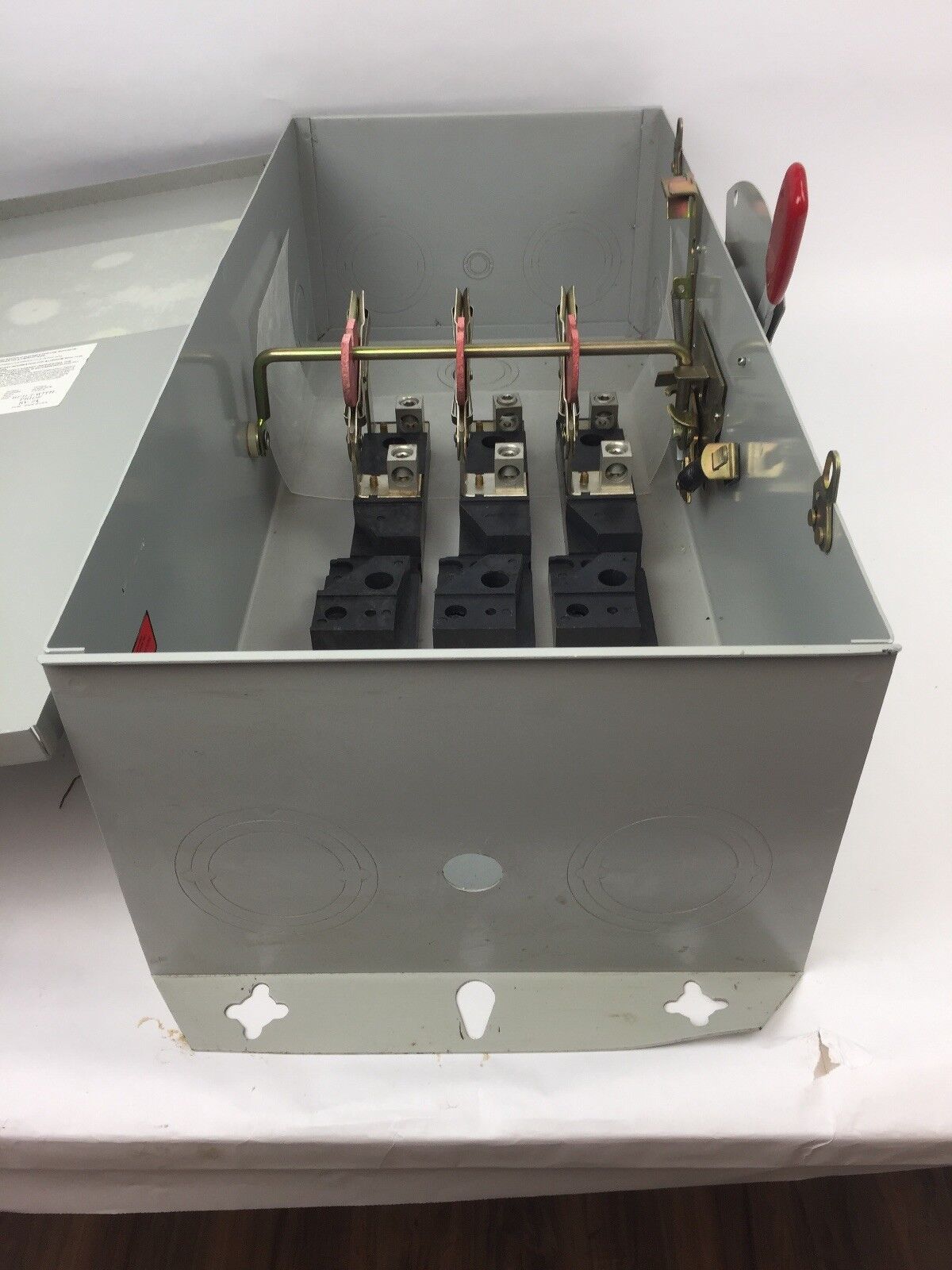 CHALLENGER GD324NFC 200 AMP 240 VAC 3 POLES NEMA 1 NON FUSIBLE GENERAL DUTY