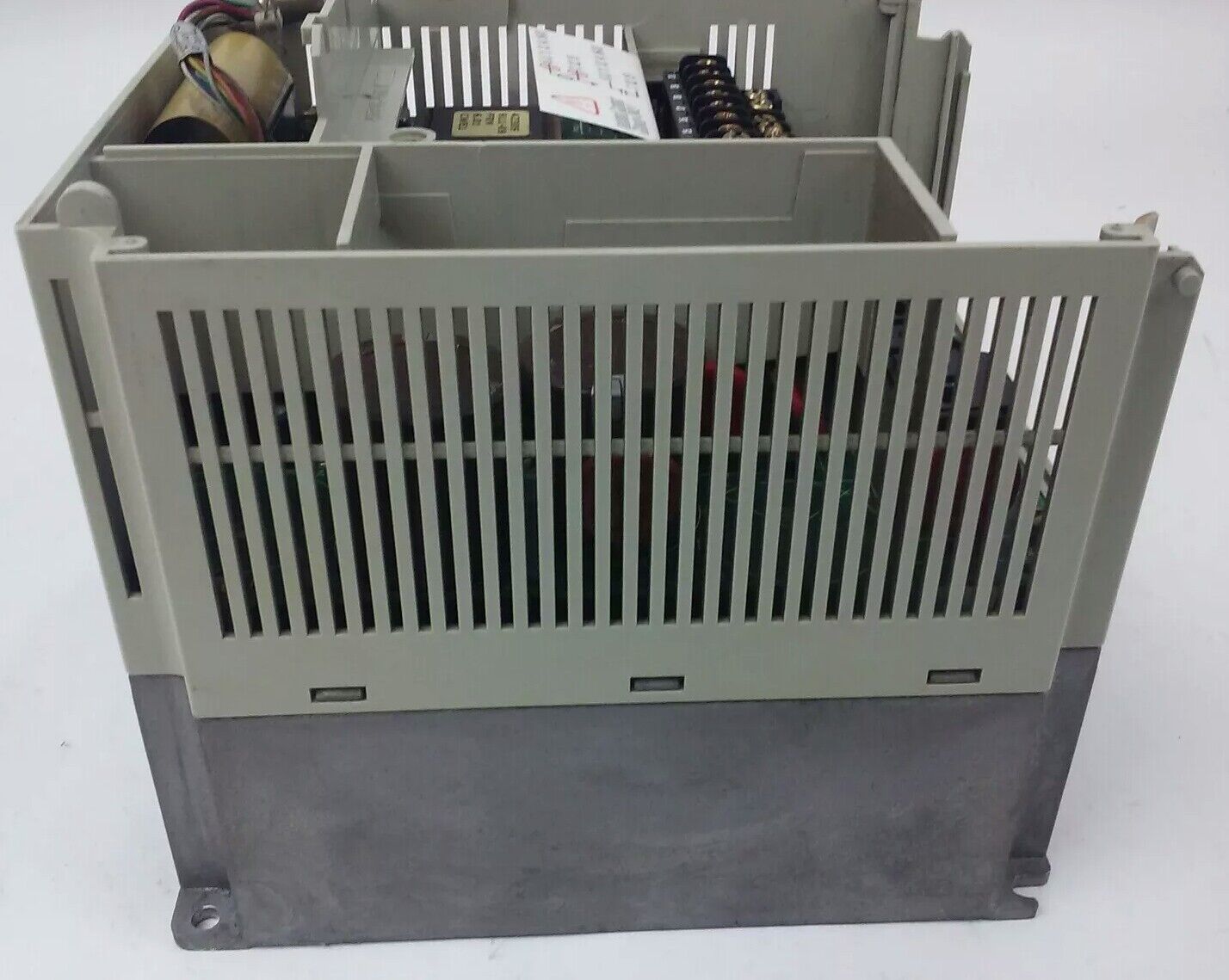 ALLEN BRADLEY 1305-BA03A SER. C, AC DRIVE, INPUT: 380/460V, 2.2A, 50/60HZ, PARTS