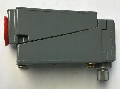 SQUARE D CLASS 9007 B62NC2 SER.B LIMIT SWITCH