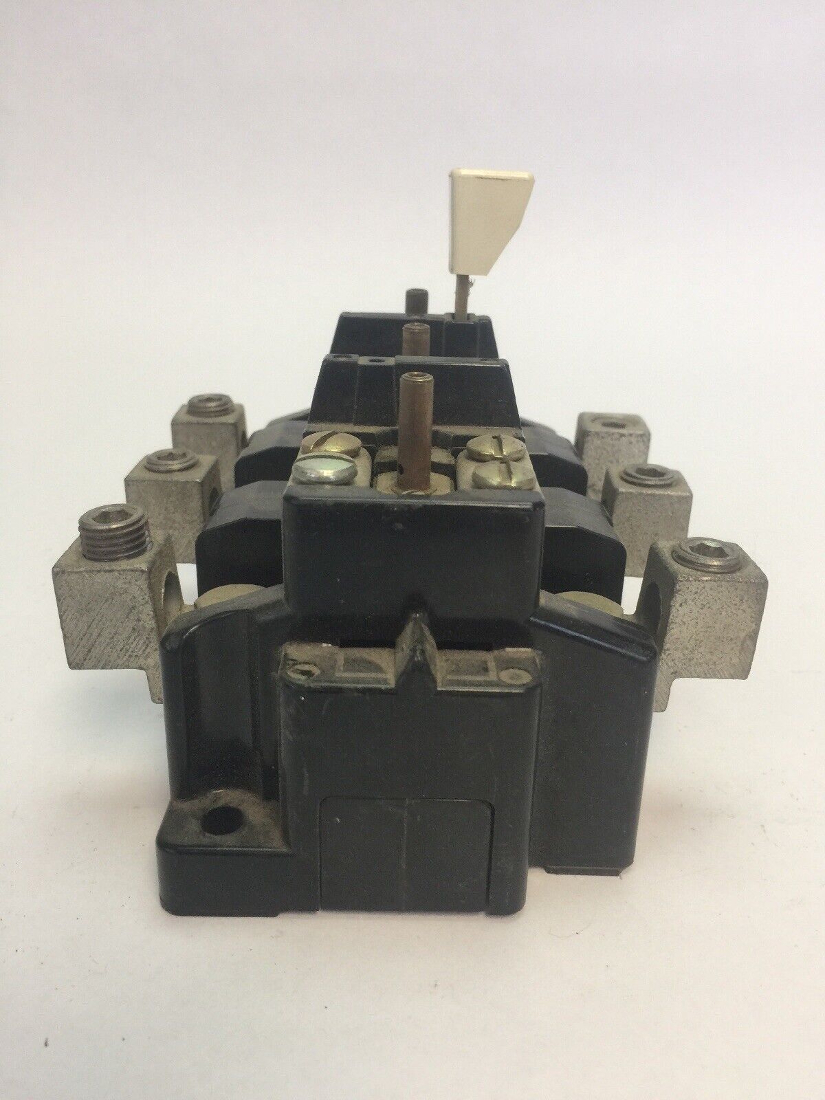 ALLEN BRADLEY 815-DOV16 OVERLOAD RELAY 600VAC SERIES K *NO HEATERS*