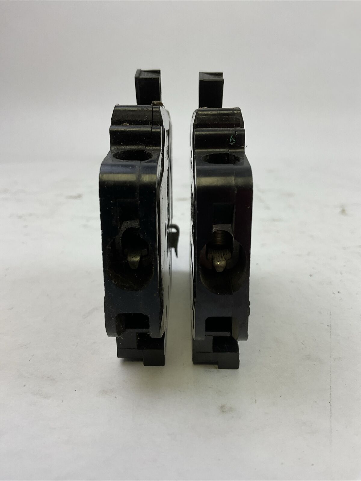 CROUSE-HINDS MM115 CIRCUIT BREAKER 15AMP 1POLE 120/240VAC RIGHT CLIP (LOT OF 2)