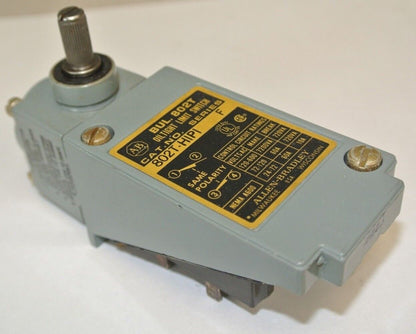 ALLEN-BRADLEY 802T-H1P1 PLUG-IN OILTIGHT LIMIT SWITCH / LEVER TYPE / NEW SURPLUS
