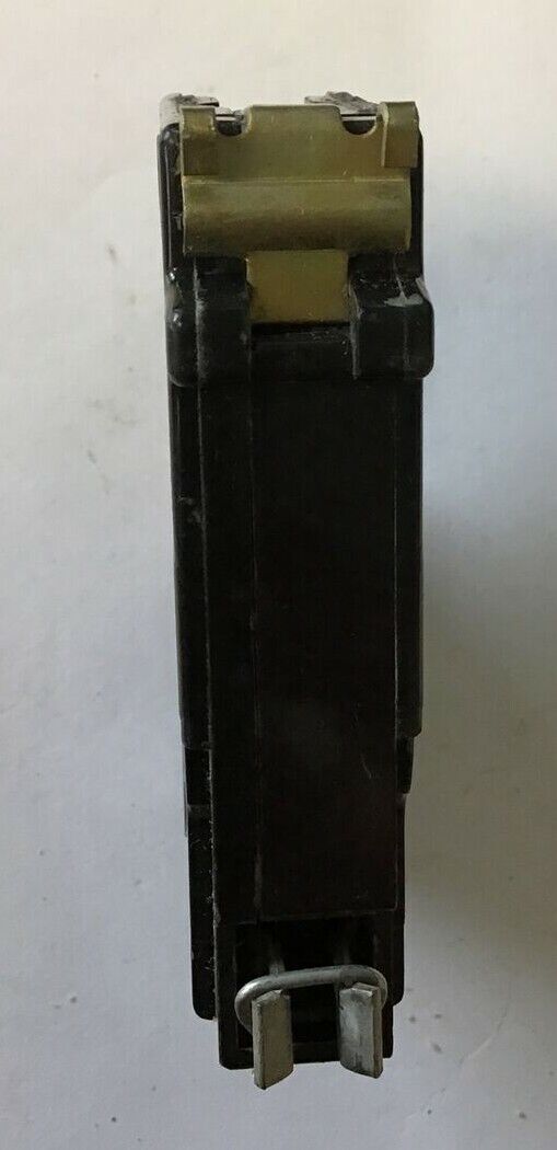 CUTLER HAMMER CH130 CIRCUIT BREAKER 120/240VAC CLASS CTL 30A 1POLE **LOTOF2**