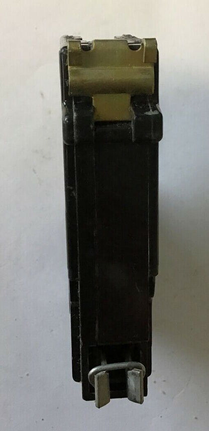 CUTLER HAMMER CH130 CIRCUIT BREAKER 120/240VAC CLASS CTL 30A 1POLE **LOTOF2**