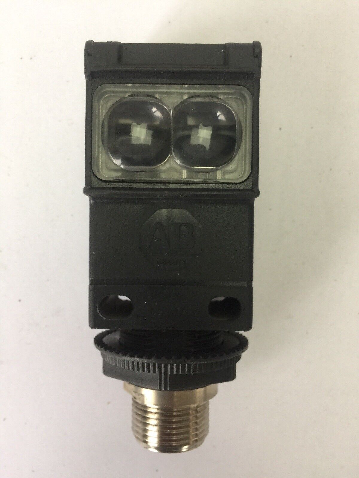 ALLEN BRADLEY 42GDP-9004-QD8 PHOTOSWITCH DIFFUSE DIAGNOSTIC SENSOR 90-264VAC