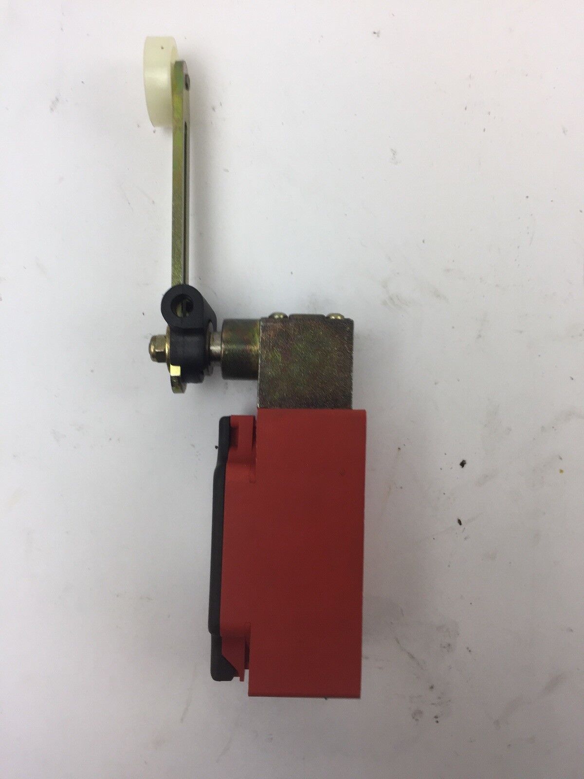 ALLEN BRADLEY 802S-C33P2-S7 LIMIT SWITCH 300V 10A SERIES A