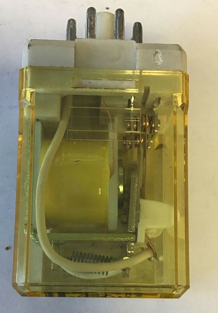 IDEC RR2P-U RELAY 110VDC ***LOTOF2***