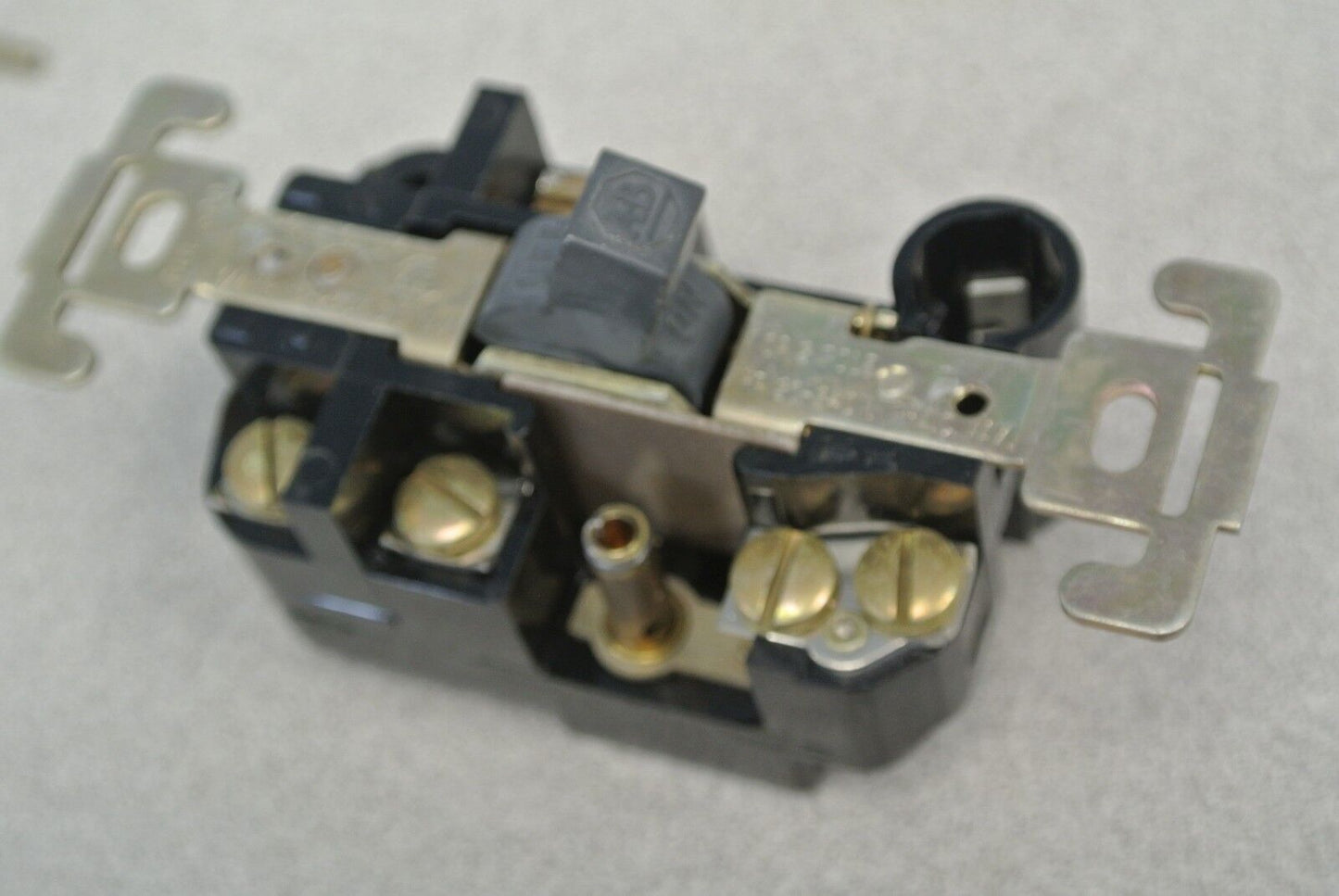 ALLEN-BRADLEY 600-TKX216 / MANUAL MOTOR STARTING SWITCH, TOGGLE / NEW SURPLUS