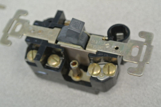 ALLEN-BRADLEY 600-TKX216 / MANUAL MOTOR STARTING SWITCH, TOGGLE / NEW SURPLUS
