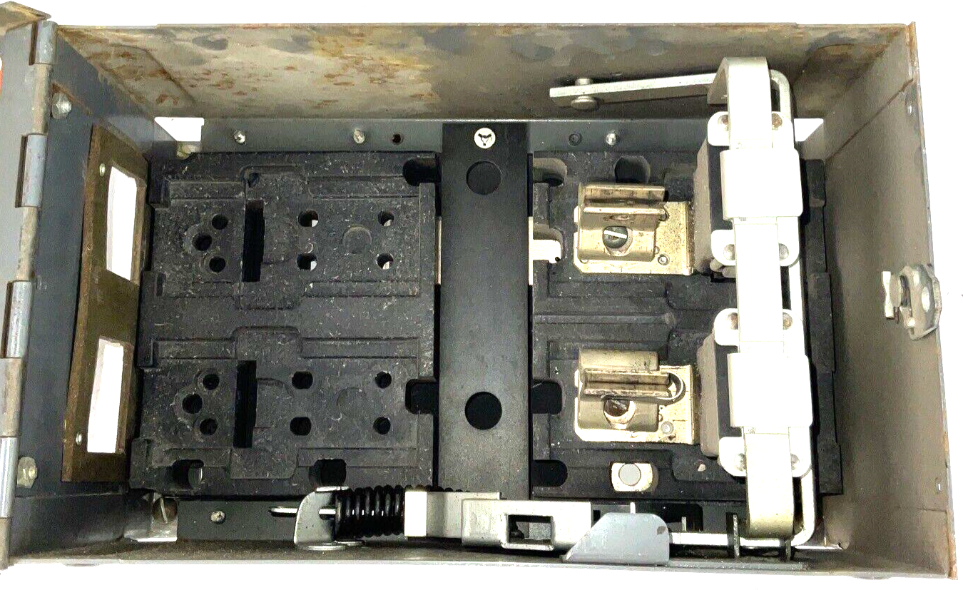 ITE V2E2204LR PANELBOARD SWITCH VACU-BREAK 200A 240V **MISSING LOWER FUSE CLIP**