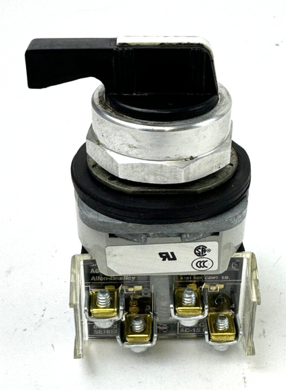 ALLEN-BRADLEY - 800T-JN91 SER. U - SELECTOR SWITCH W/ TWO 800T-XA SER. D BLOCKS