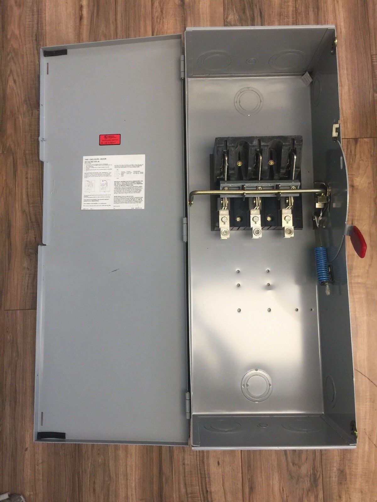 WESTINGHOUSE HUN364 HEAVY DUTY NON FUSIBLE SAFETY SWITCH 200A 600VAC NEMA 1