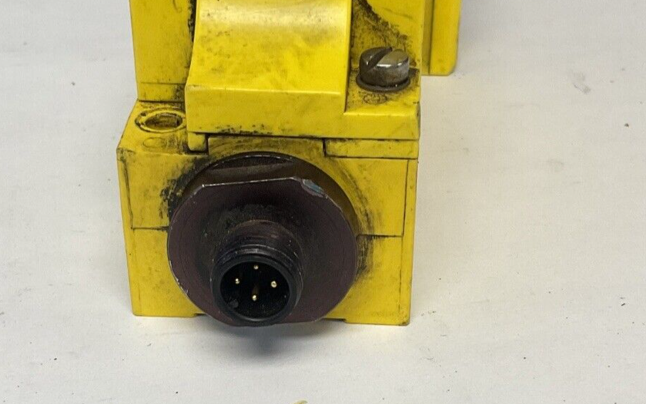 BANNER 9945A PHOTOELECTRIC SENSOR W/RSBLV MAXI-BEAM 240VAC 30VDC