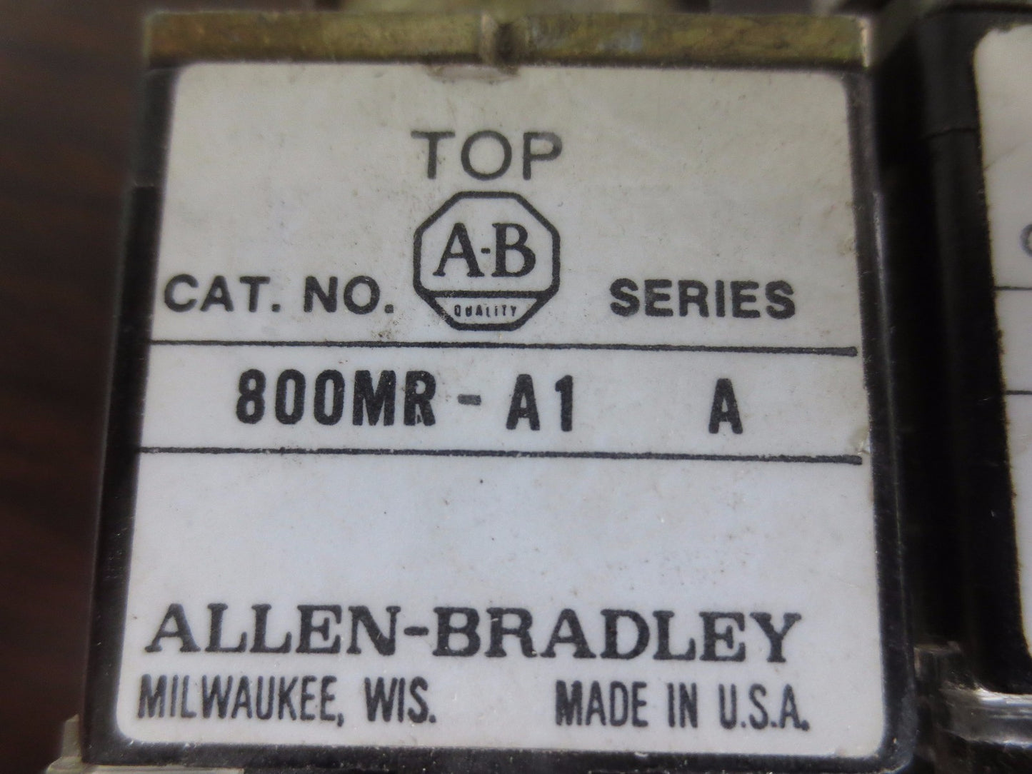 ALLEN-BRADLEY 800MR-A1, 800MR-A2, 800MR-A6 PUSHBUTTONS & 2-POS. SELECTOR SWITCH