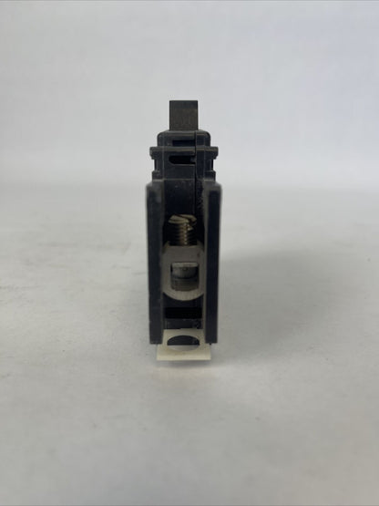 SQUARE D QOU120 CIRCUIT BREAKER 1POLE 20AMP 120/240VAC HACR TYPE YELLOW D