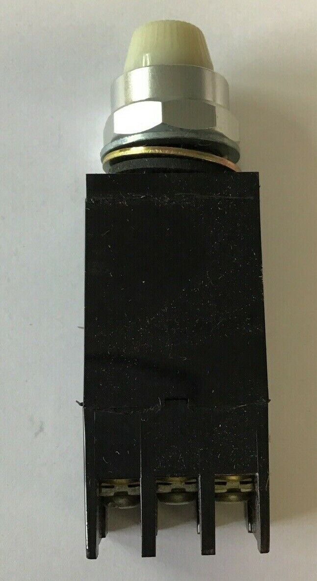 SQUARE D 9001 JTI SERIES B PILOT LIGHT 120V 50/60HZ