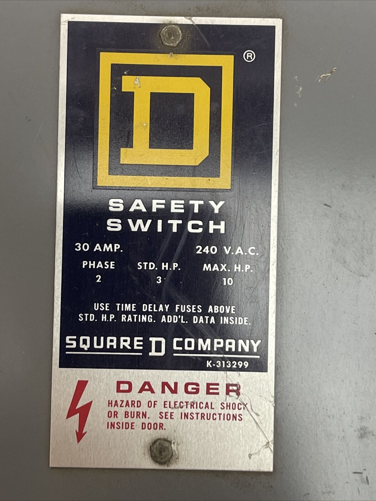 SQUARE D H-421-2 FUSIBLE SAFETY SWITCH SERIES E1 240VAC 30AMP 10HP 4POLE