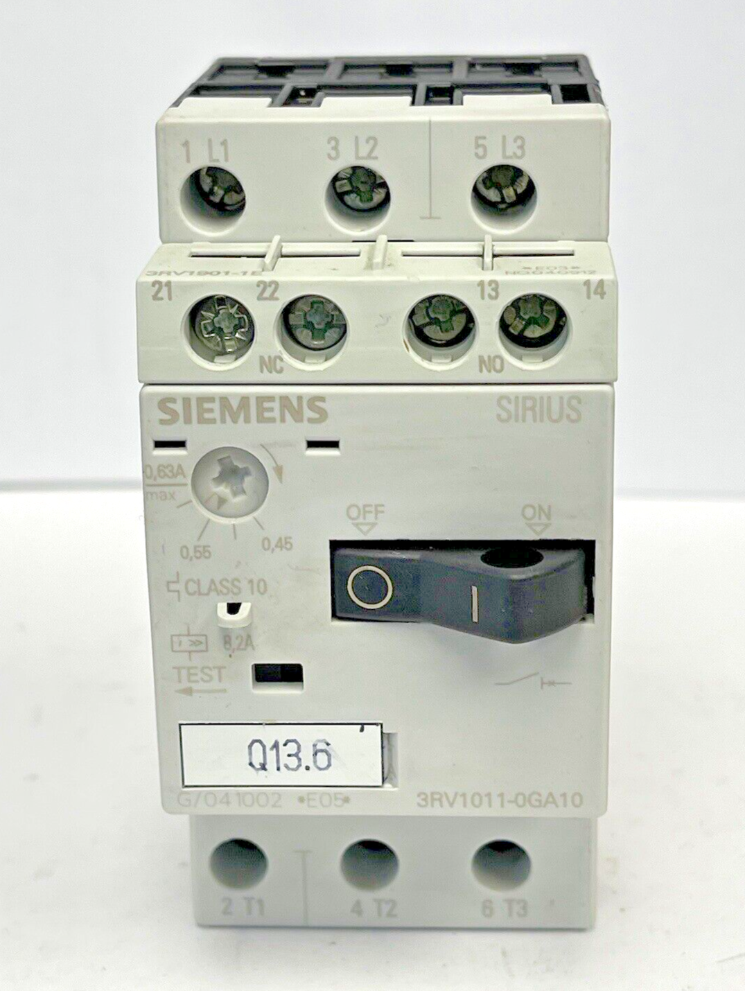 SIEMENS - 3RV1011-0GA10 & 3RV1901-1E-CIRCUIT BREAKER W/ SWITCH TRANSVERSE