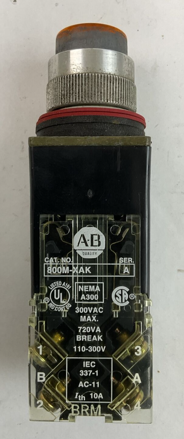 ALLEN BRADLEY 800MR-QB24S SER D PUSH BUTTON 24V 800M-XAK SER A 600VAC (LOT OF 2)