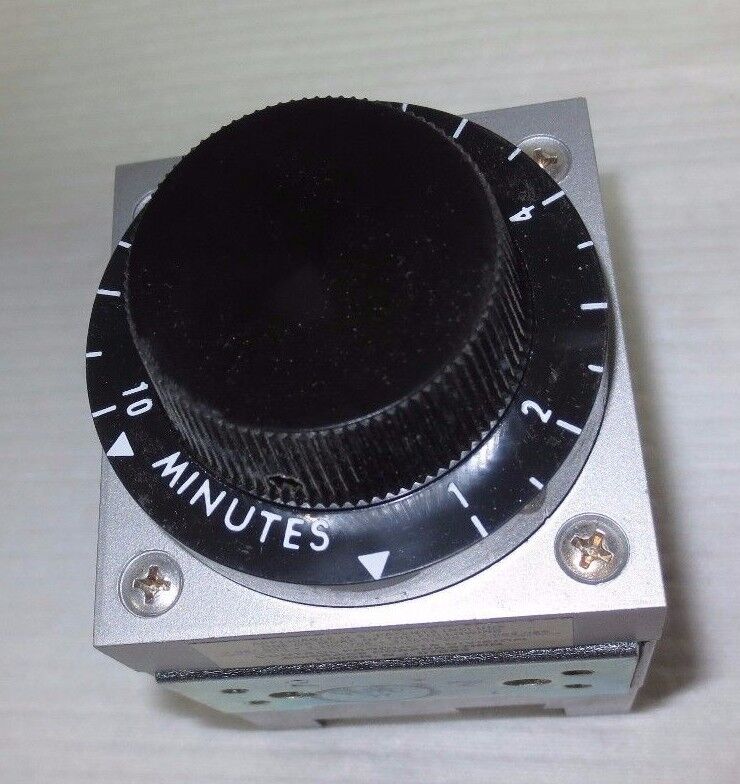 AGASTAT 7022AF TIME DELAY RELAY - 1-10 MINUTES - 120V, 60Hz