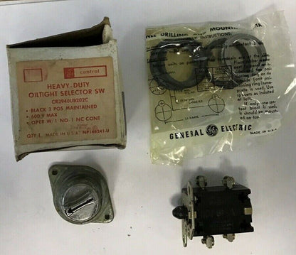 GENERAL ELECTRIC CR2940UB202C 600V BLACK 3 POS MAINTAINED OILTIGHT SEL.SWITCH