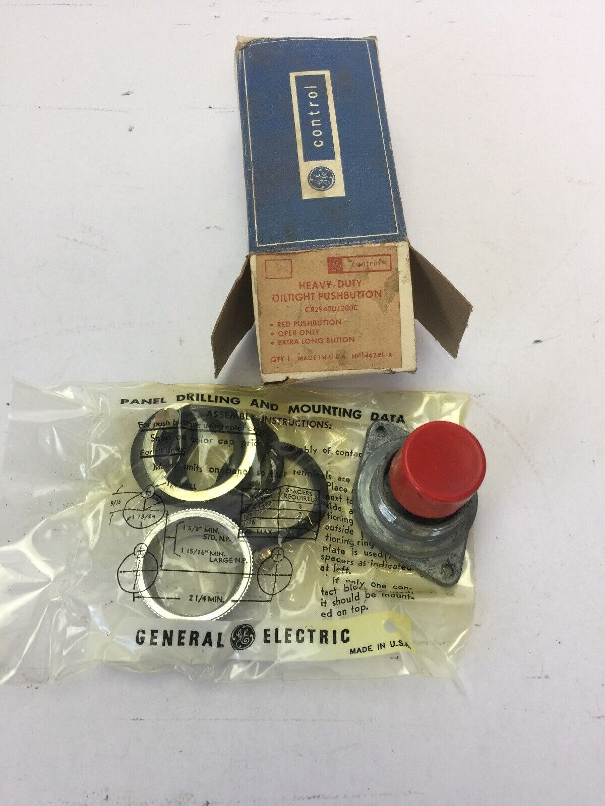 GE CR2940UJ200C HEAVY DUTY OILTIGHT RED PUSH BUTTON OPER ONLY EXTRA LONG BUTTON