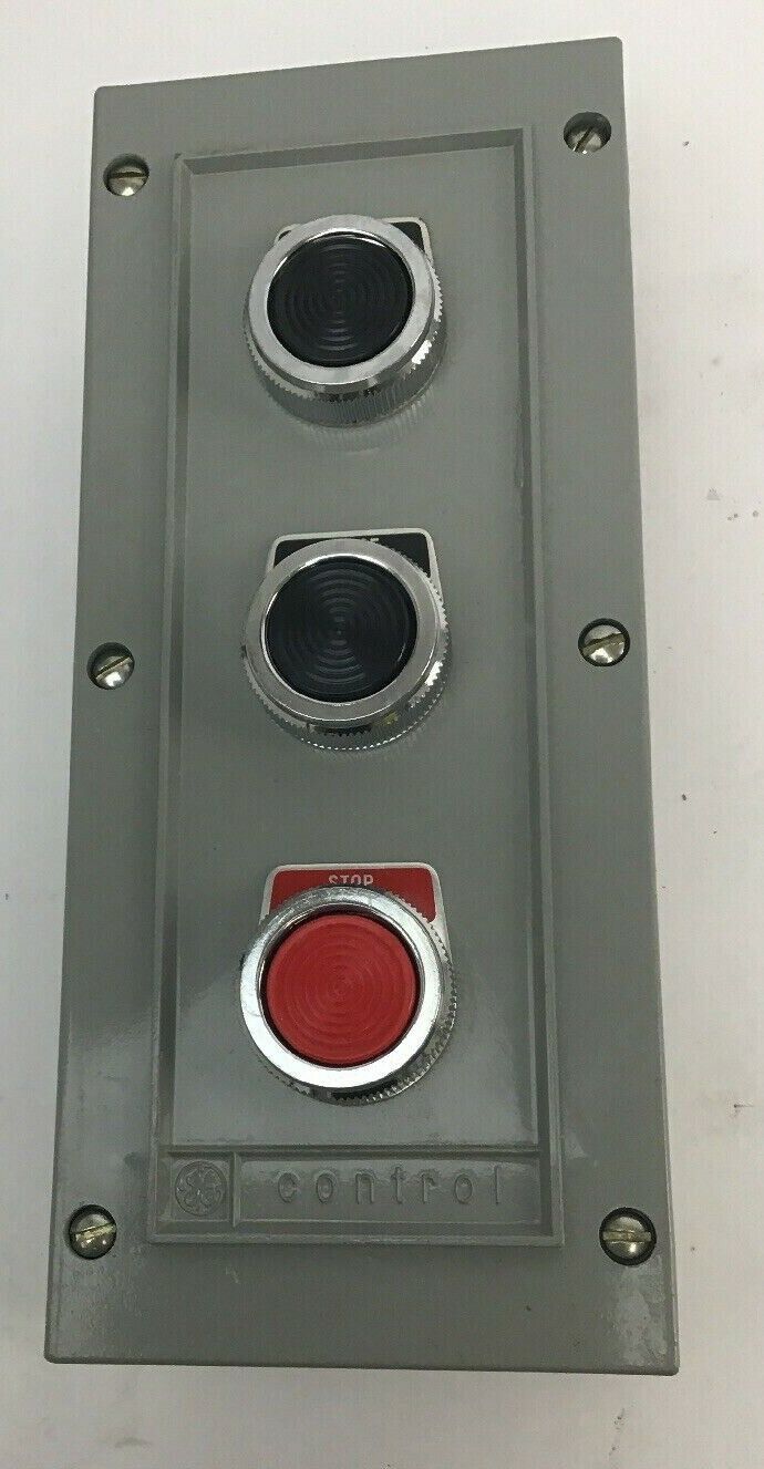 GE CR2940NC203C 3 UNIT 600V OPEN-CLOSE-STOP CAST ALUM. ENCL. PUSHBUTTON STATION