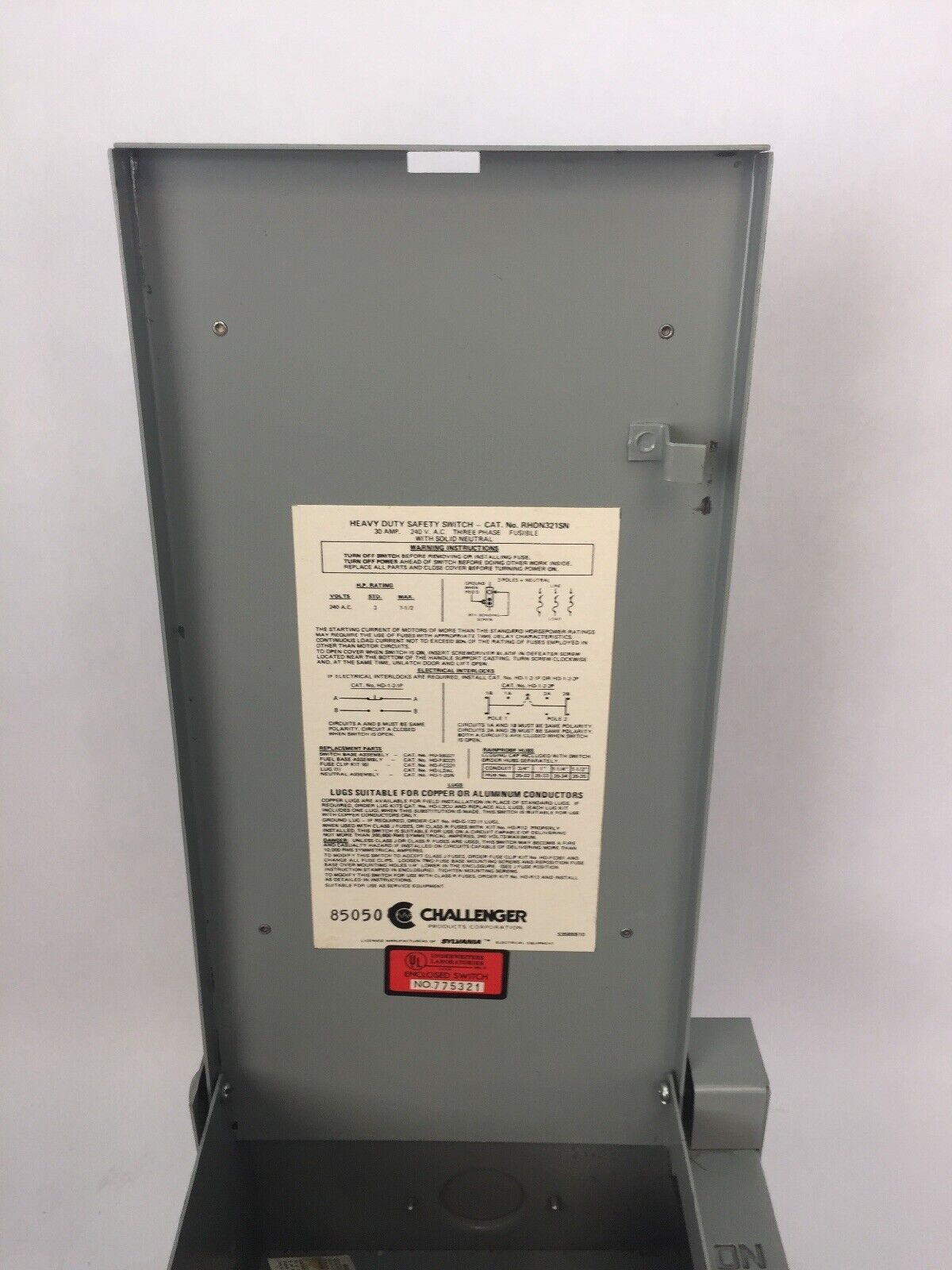 CHALLENGER RHDN321SN HEAVY DUTY SAFETY SWITCH 240VAC 30AMP 3PH 7-1/2HP RAINPROOF