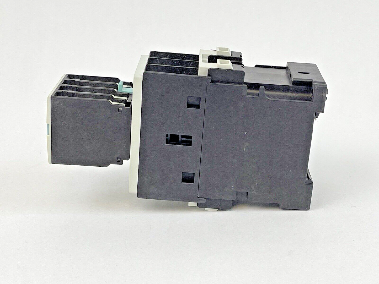 SIEMENS - 3RT1026-1BB44 - CONTACTOR - 3 Pole 25 (AC-3) A 400 V AC