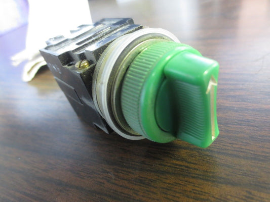 GENERAL ELECTRIC CR104B25205 SELECTOR SWITCH, 2-POSITION GREEN - NEW SURPLUS